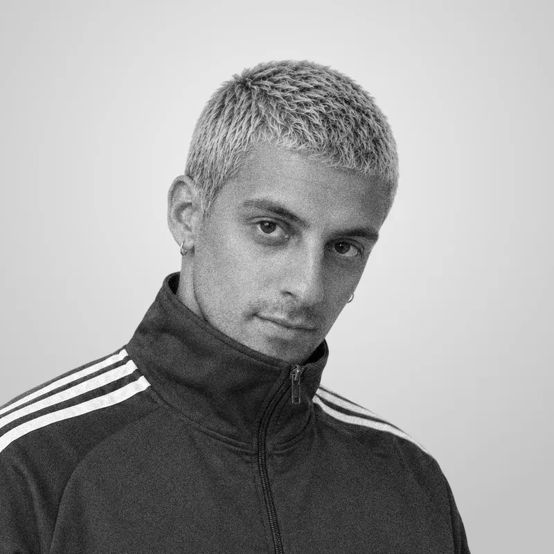Ritratto in bianco e nero di Andrea Gaglione